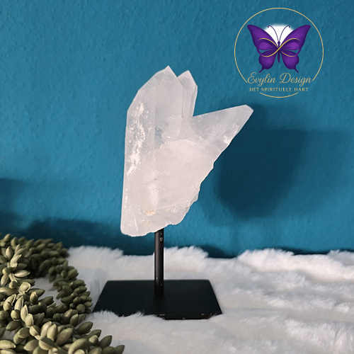 Bergkristal punt op standaard – uniek kristal
